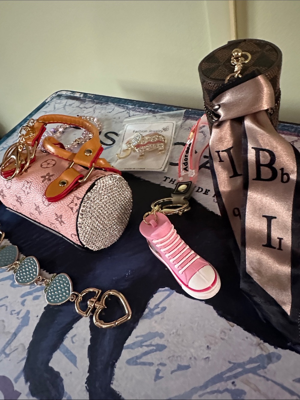 Pink Mini Designer-Inspired Kids Handbag Keychain with Gold Accents 8 pieces - Picture 4 of 8